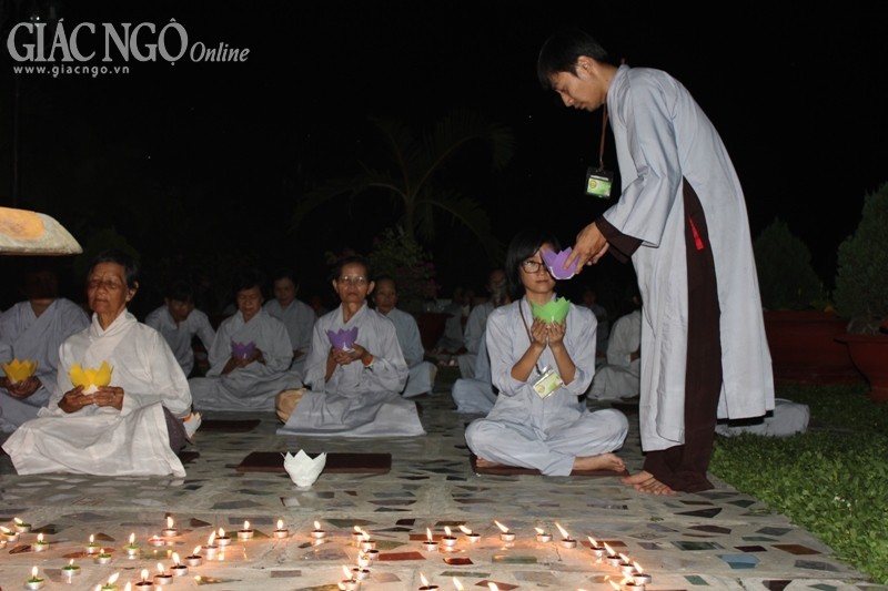 Con về cửa Phật ảnh 2 khoa tu2.jpg