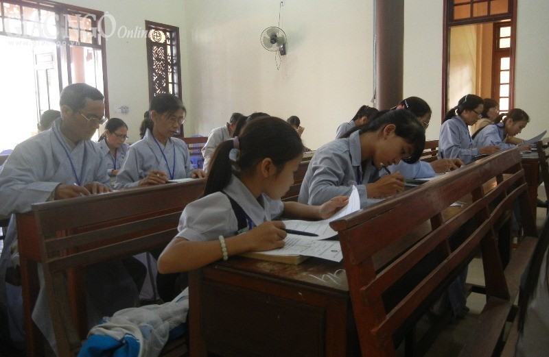 Gần 200 cư sĩ Phật tử tỉnh Quảng Ngãi thi giáo lý ảnh 4 1QNgai08.jpg