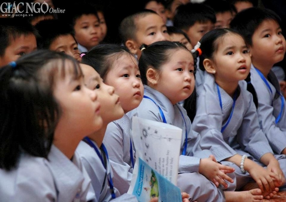 Bé vui xuân ảnh 1 GIE.jpg