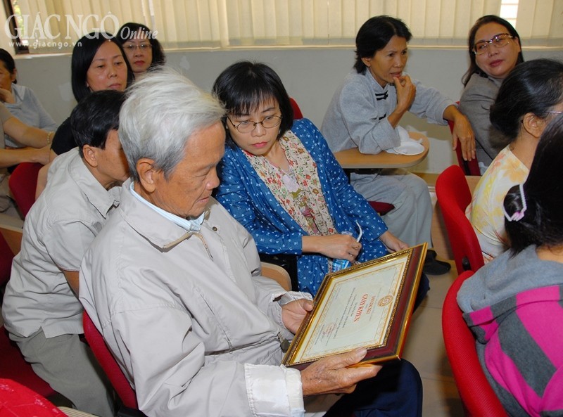 Buổi họp mặt mừng Giác Ngộ tuổi 38: Xúc động! ảnh 14 1kyniem15.jpg