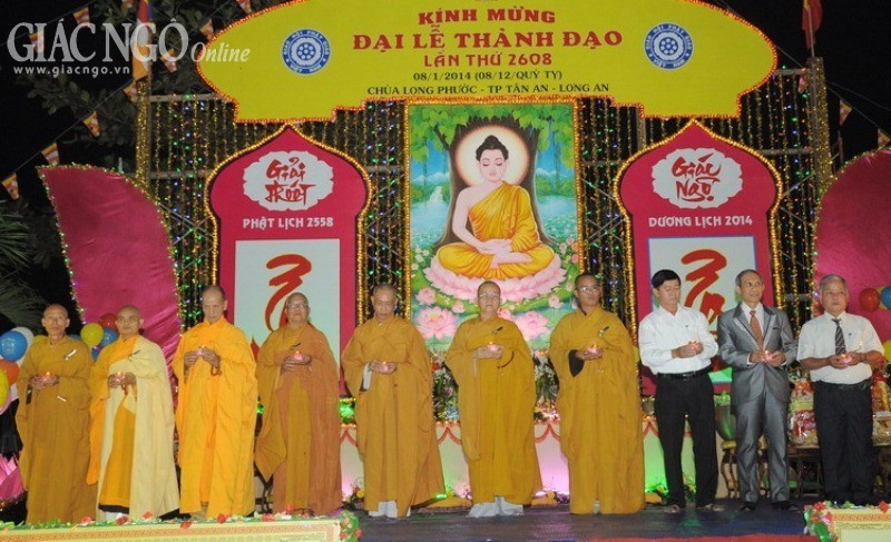10 năm thiết lễ hoa đăng mừng Phật thành Đạo ảnh 3 1long an 1.jpg