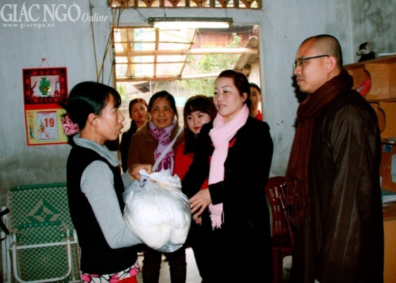 Nghệ An: Tặng quà Tết cho hộ nghèo ảnh 1 NGH.jpg