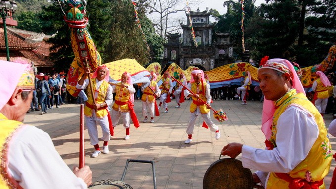 Hơn 5 vạn du khách chen chân trẩy hội chùa Hương ảnh 3 Hơn 5 vạn du khách chen chân trẩy hội chùa Hương ảnh 3