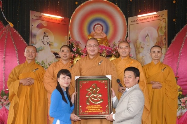 Đầu xuân, về chùa làm lễ hằng thuận ảnh 2 1 le hang thuan 1.jpg