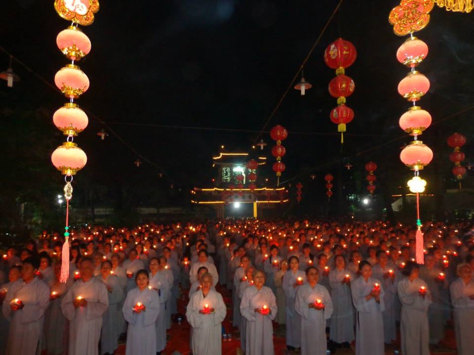 1.000 người về chùa Phước Viên đốt nến cầu nguyện ảnh 4 1 phuoc vien 3.jpg