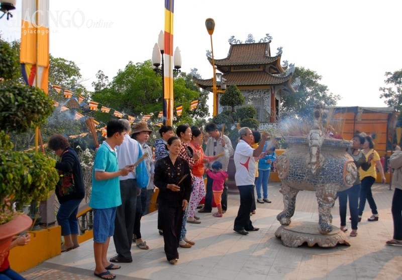 Chùm ảnh: Rằm tháng Giêng dâng nén tâm hương ảnh 3 BTN_0009.jpg
