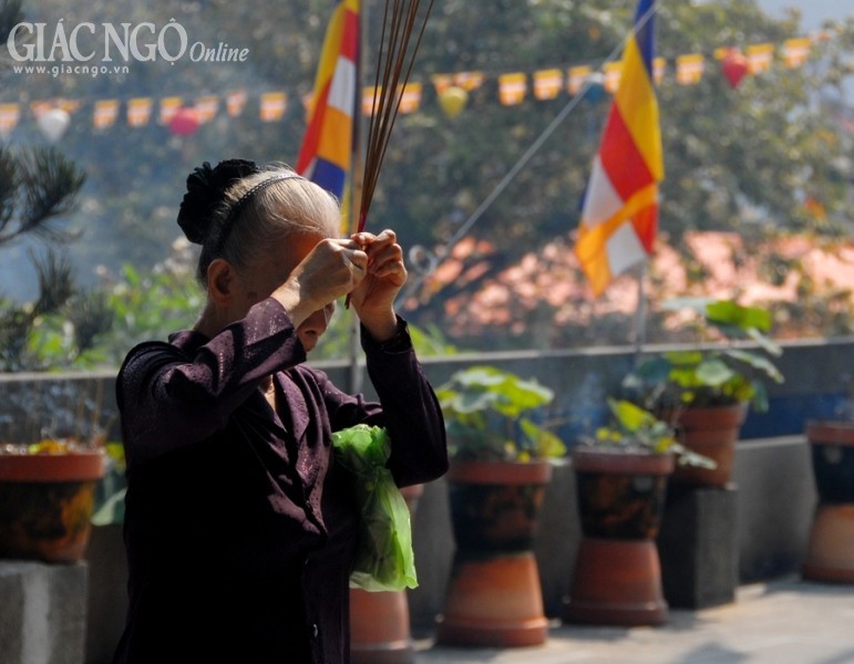 Chùm ảnh: Rằm tháng Giêng dâng nén tâm hương ảnh 16 BTN_0040.jpg