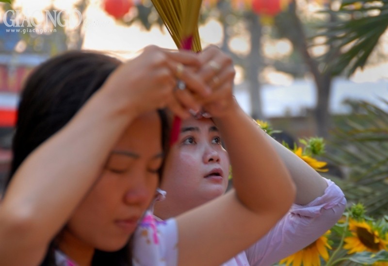 Chùm ảnh: Rằm tháng Giêng dâng nén tâm hương ảnh 8 BTN_0066.jpg