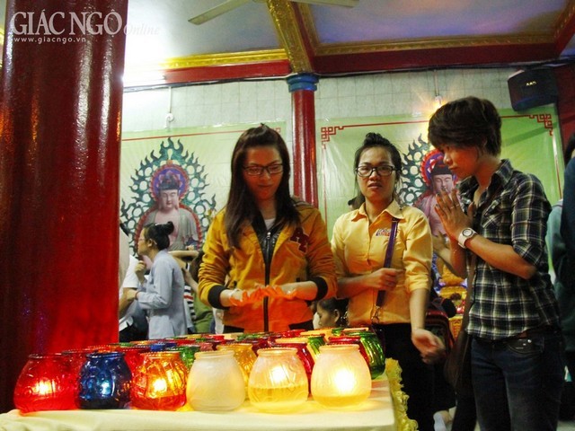 Chùm ảnh: Đêm Nguyên tiêu đi chùa lễ Phật, tụng kinh ảnh 10 _MG_3863.jpg