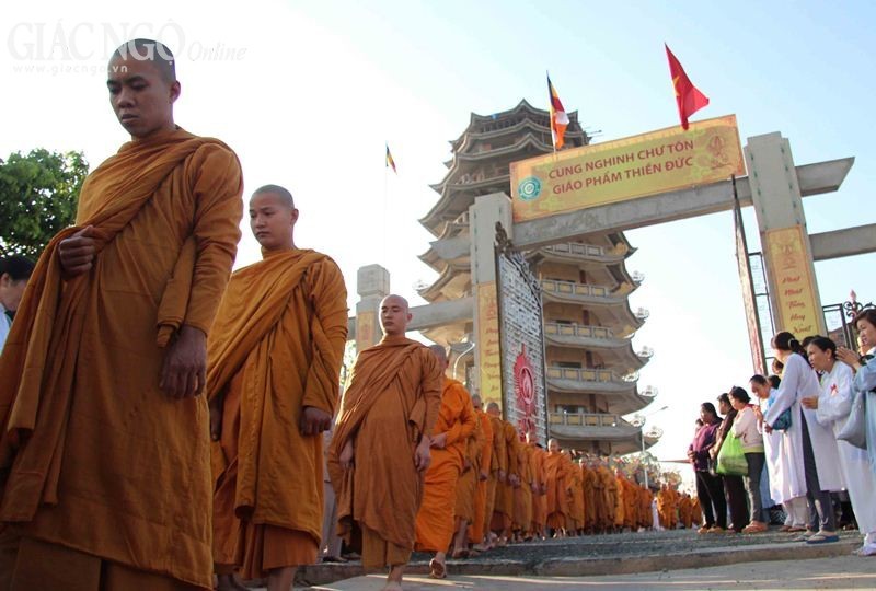 Hơn 1.500 Tăng Ni Hệ phái Khất sĩ trì bình khất thực ảnh 10 1 giang19.jpg