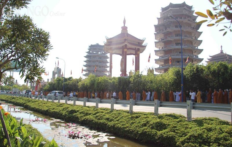 Hơn 1.500 Tăng Ni Hệ phái Khất sĩ trì bình khất thực ảnh 28 1 giang38.jpg