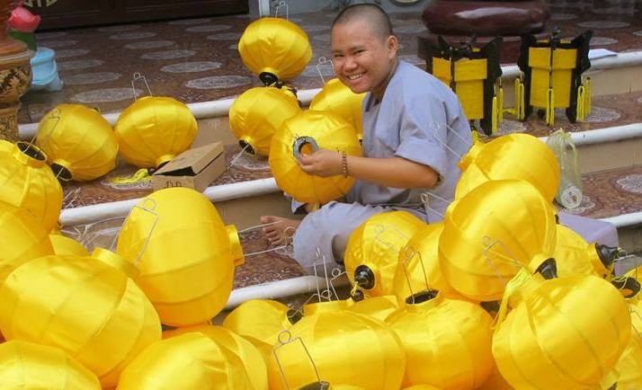 Tạm biệt “đầu gấu”, bước vào thiền môn ảnh 2 hanh y 2.jpg