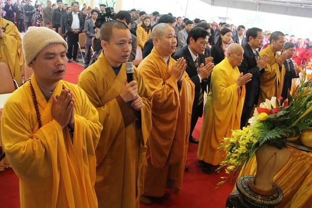 Lễ húy nhật chư lịch đại Tổ sư tổ đình Kim Liên ảnh 1 1 cam van.jpg