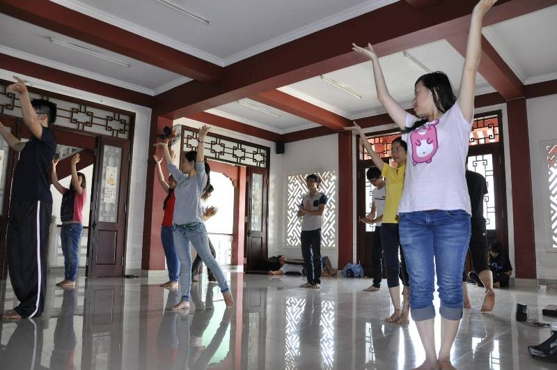 Để những tiết mục văn nghệ về Phật đản thật đẹp... ảnh 1 Bchan sen.jpg