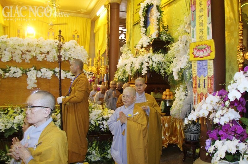 Tới 16g chiều 31-3, đã có 500 đoàn viếng tang ảnh 16 1 chieu03.jpg