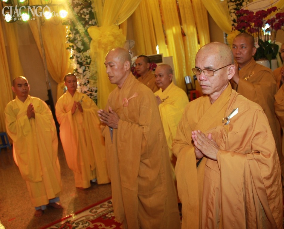 Đến sáng ngày 2-4, trên 650 đoàn về đảnh lễ ngài ảnh 5 IMG_3389.jpg