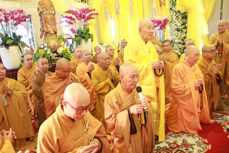 Đến sáng ngày 2-4, trên 650 đoàn về đảnh lễ ngài ảnh 8 IMG_3423.jpg