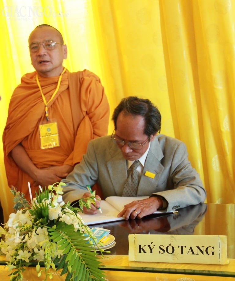 Đến sáng ngày 2-4, trên 650 đoàn về đảnh lễ ngài ảnh 11 IMG_3461.jpg