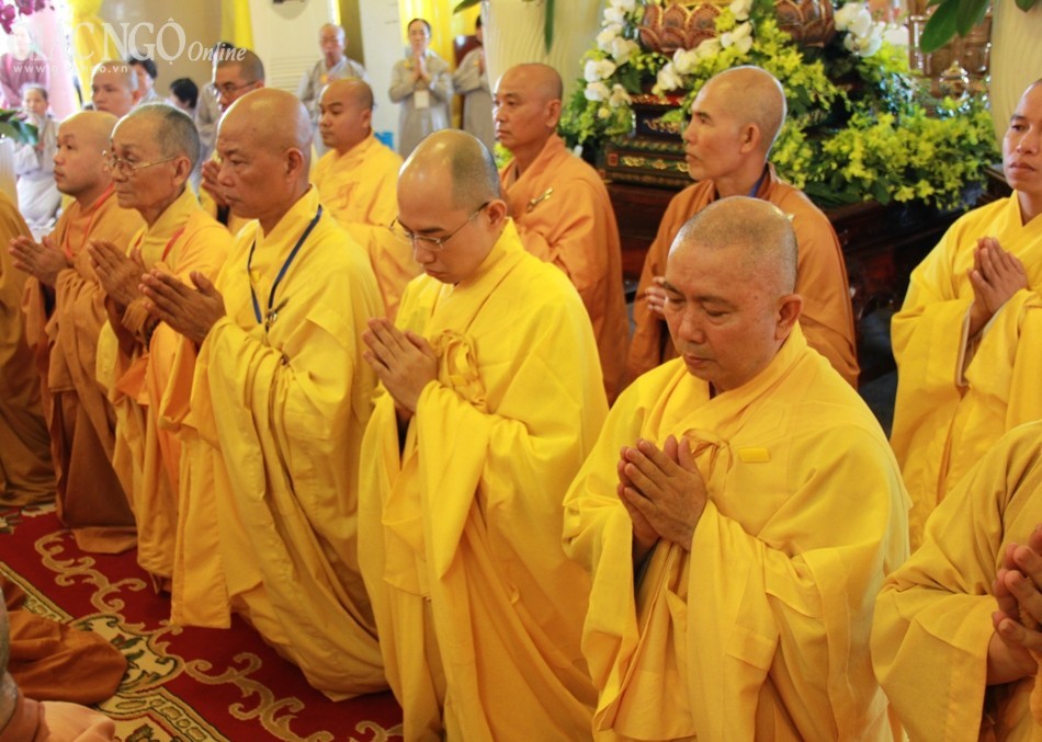 Đến sáng ngày 2-4, trên 650 đoàn về đảnh lễ ngài ảnh 2 IMG_3475.jpg