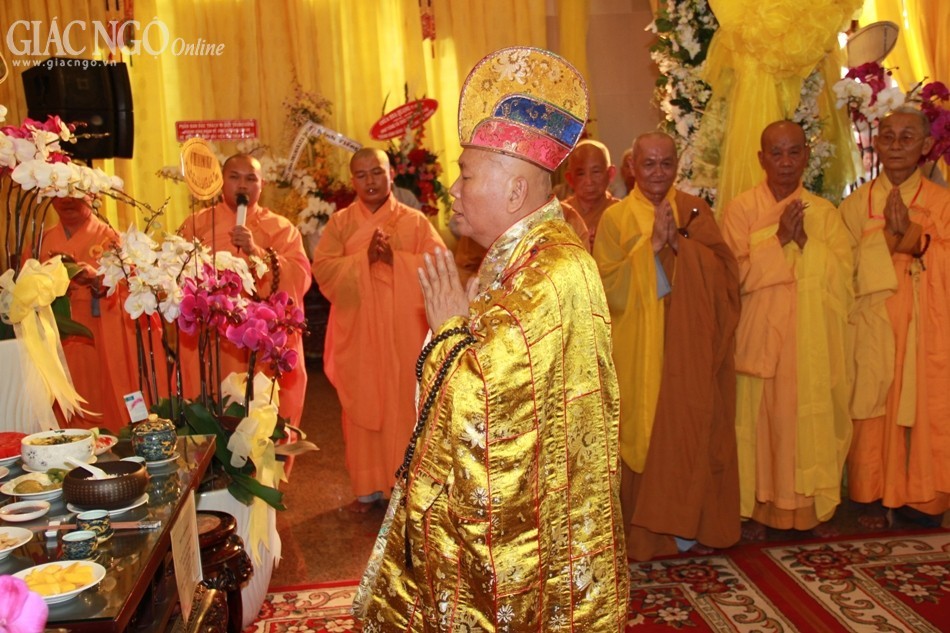 Đến sáng ngày 2-4, trên 650 đoàn về đảnh lễ ngài ảnh 3 IMG_3482.jpg