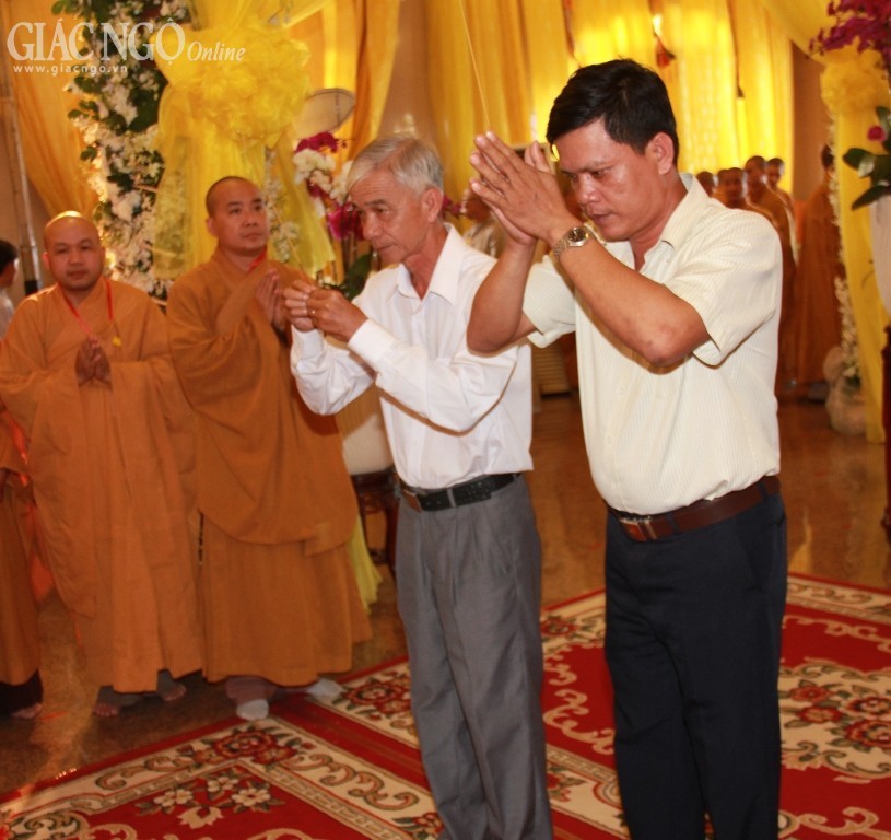 Đến sáng ngày 2-4, trên 650 đoàn về đảnh lễ ngài ảnh 16 IMG_3510.jpg