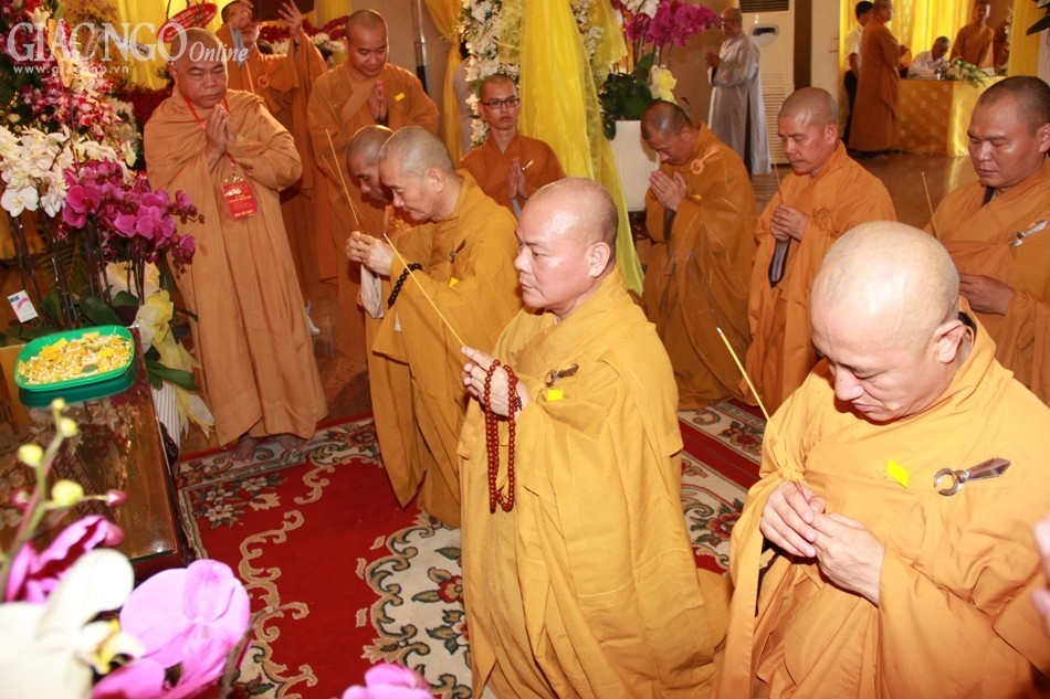 Đến sáng ngày 2-4, trên 650 đoàn về đảnh lễ ngài ảnh 17 IMG_3512.jpg