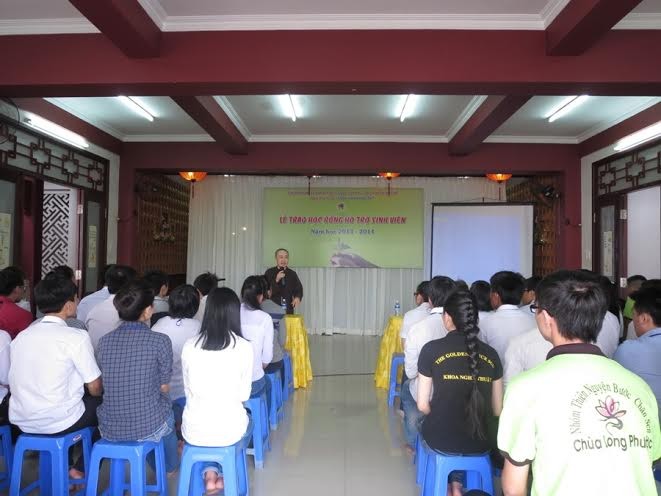 Chùa Long Phước trao học bổng tới SV-HS ảnh 1 LP.jpg