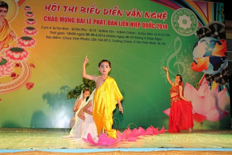 TP.HCM: Cụm 4 thi văn nghệ mừng Phật đản ảnh 2 VNCb07.jpg