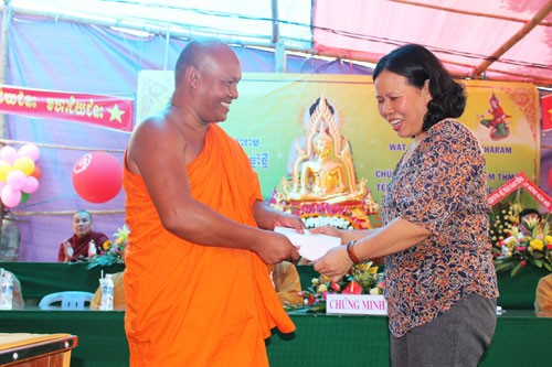 ban ton giao chinh phu tang qua.JPG