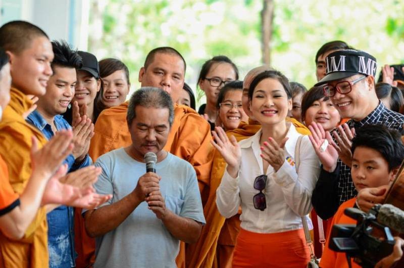 benh nhan giao luu van nghe voi ca si.jpg