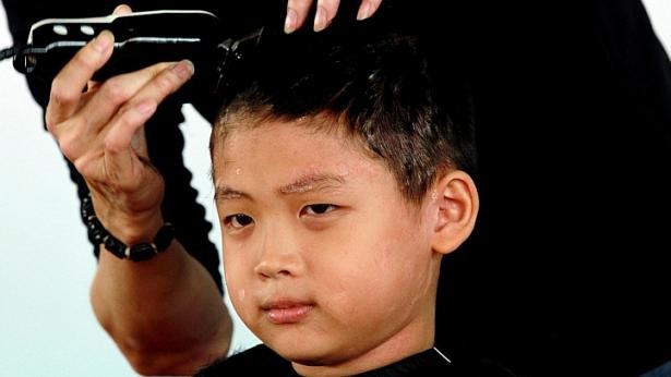 Hơn 300 người xuống tóc cho hy vọng ảnh 2 1 vch 2.jpg