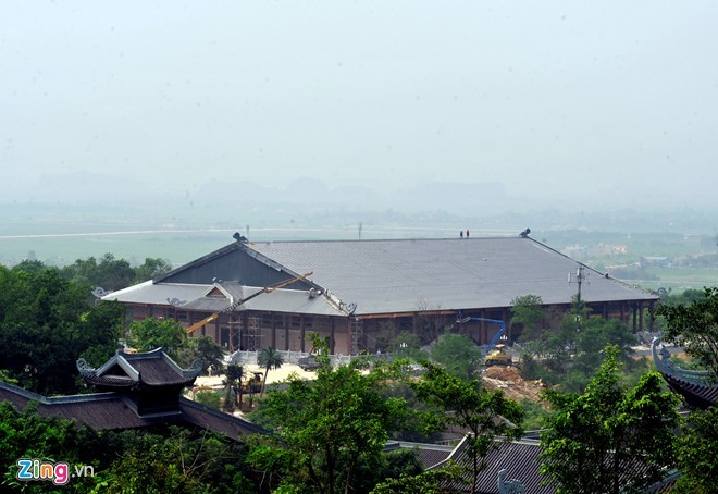 Hội trường lớn 3500 chỗ ngồi được xây dựng trong 1 tháng đang được gấp rút hoàn thiện những công đoạn cuối cùng kịp thời phục vụ Đại lễ.