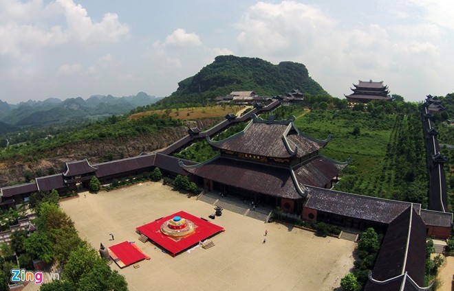 Đại lễ dự kiến sẽ có nhiều lãnh đạo, nguyên thủ, đại sứ và chư tôn đức giáo phẩm các quốc gia, vùng lãnh thổ sẽ tham dự. Hiện khách sạn 4 sao với 56 phòng, chủ yếu dành phục vụ chư Tăng, Ni và nguyên thủ quốc gia (phía trái so với chùa chính) đã sẵn sàng đón tiếp.