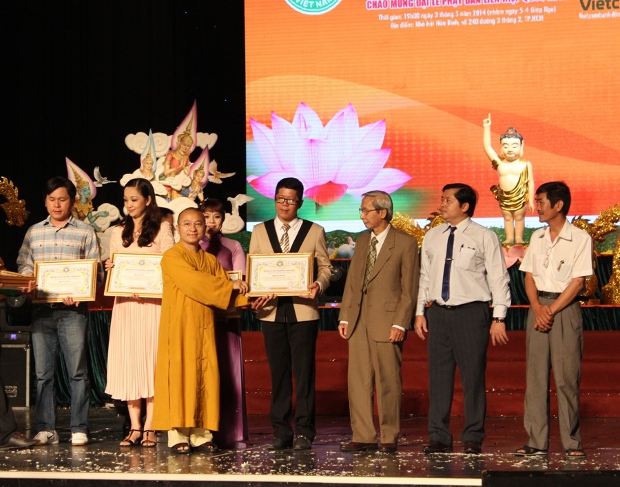 vannghetraogiai (16).jpg