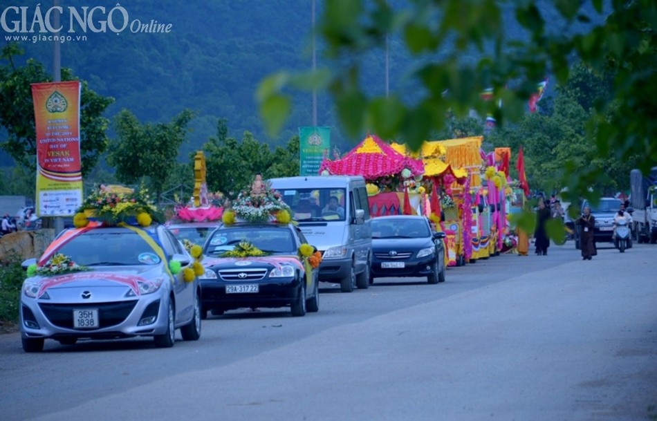 Ngắm xe hoa hội tụ về Bái Đính ảnh 8 BTN_0468.jpg