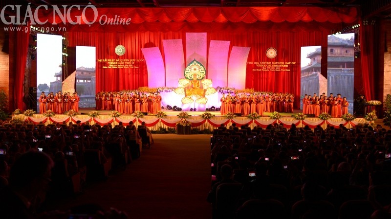 Trọng thể khai mạc Đại lễ Vesak LHQ 2014 tại Bái Đính ảnh 39 1 mua 4.jpg