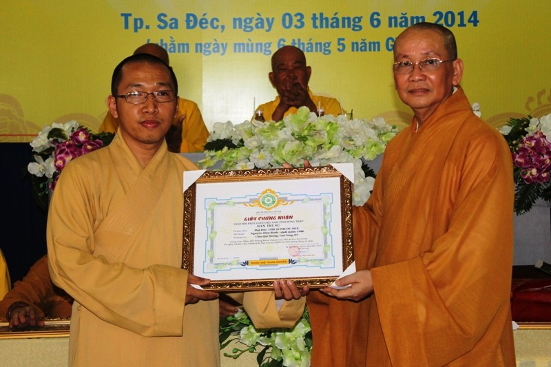 Đồng Tháp: Bế mạc khóa bồi dưỡng hành chánh trụ trì ảnh 4 ket khoa 3.jpg