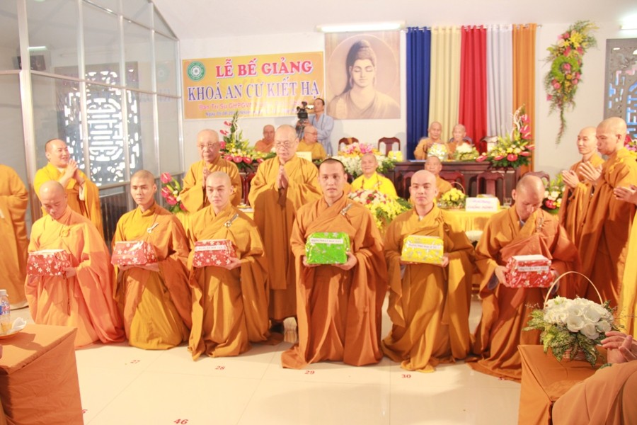 PG Bình Chánh bế giảng khóa An cư và dâng y ảnh 5 1 bchanh 7.jpg