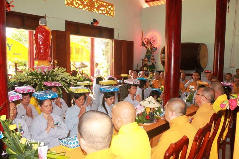Đồng Tháp: Dâng pháp y lên chư Tăng sinh hành giả ảnh 2 a DT 1.jpg