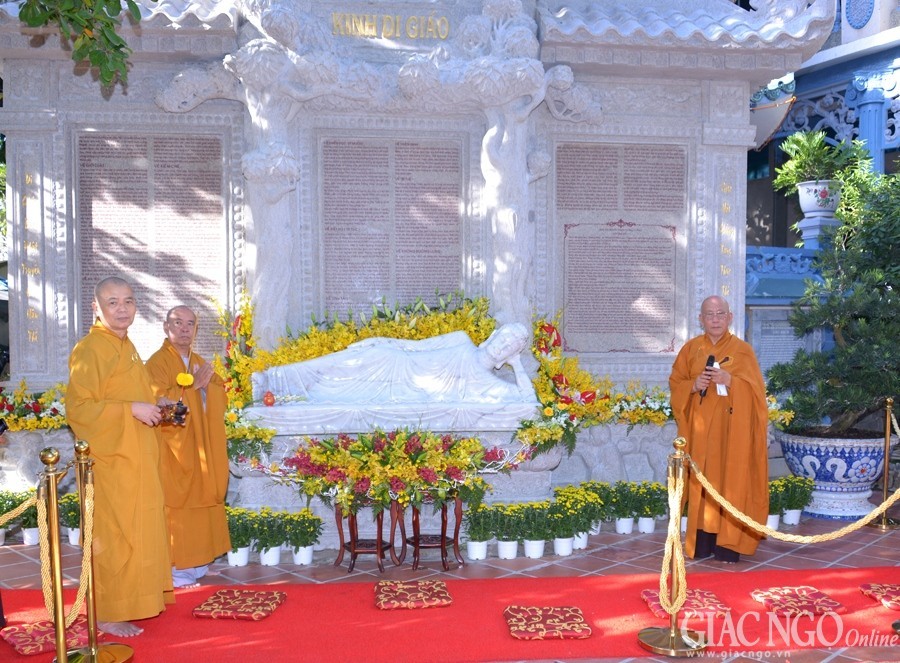 An vị tôn tượng Phật & kinh Di Giáo điêu khắc trên đá ảnh 4 Anh BToan (18).jpg