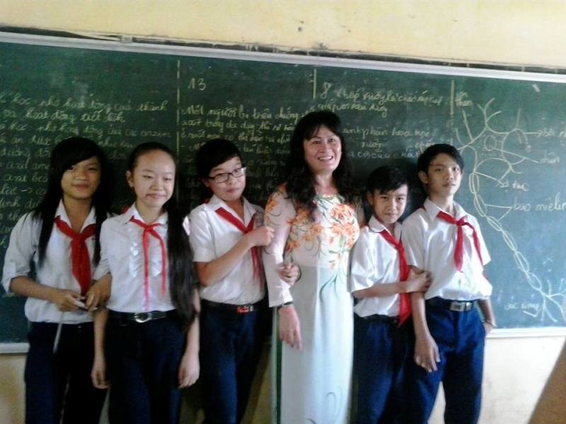 Giáo viên cùng học trò đến khóa tu mùa hè ảnh 1 co Tho.jpg