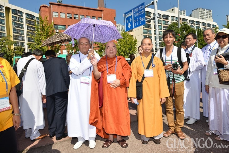 Chùm ảnh: Đoàn GHPGVN dự hội nghị Thượng đỉnh Liên minh Tôn giáo Thế giới ảnh 4 a lien ton05.jpg