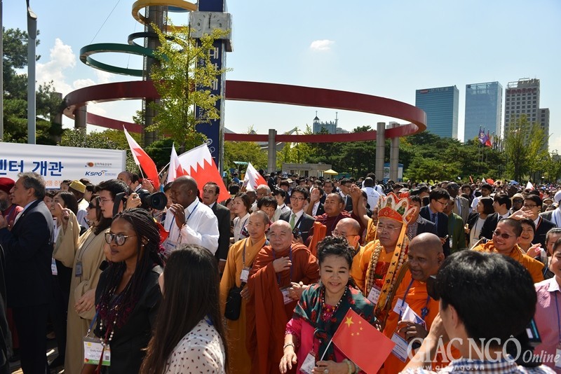 Chùm ảnh: Đoàn GHPGVN dự hội nghị Thượng đỉnh Liên minh Tôn giáo Thế giới ảnh 8 a lien ton10.jpg