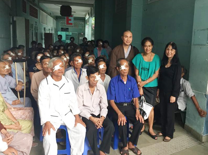 Hội từ thiện chùa Giác Nguyên mổ mắt miễn phí ảnh 1 TN.jpg