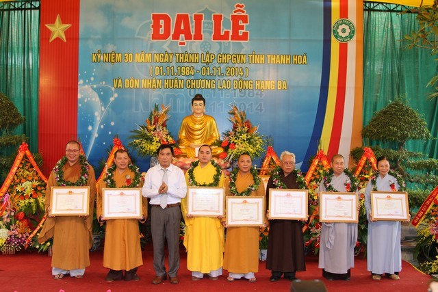 Kỷ niệm 30 năm thành lập GHPGVN tỉnh Thanh Hóa ảnh 7 th hoa 8.jpg