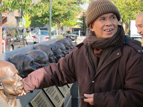 Sức khoẻ Thiền sư Thích Nhất Hạnh tiến triển tốt ảnh 1 la thu LM 1.jpg