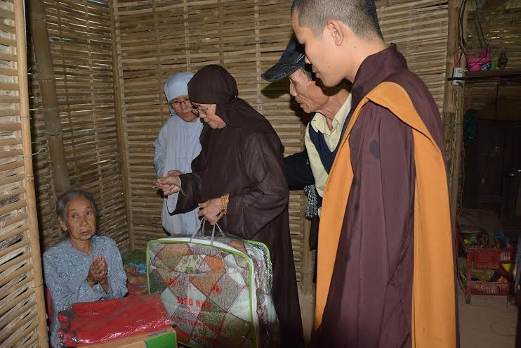 Chuyến từ thiện đặc biệt của chùa Phổ Hiền tại Huế ảnh 1 Thanhnam.jpg