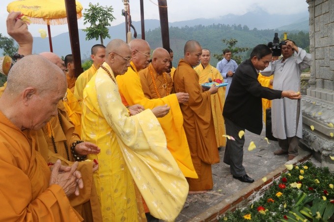 49 ngày ON V MINH028.JPG