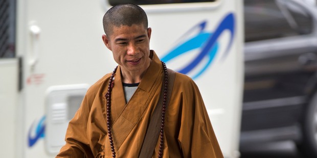 Có nhiều bằng chứng sư giả xin tiền ở New Zealand ảnh 1 su gia.jpg