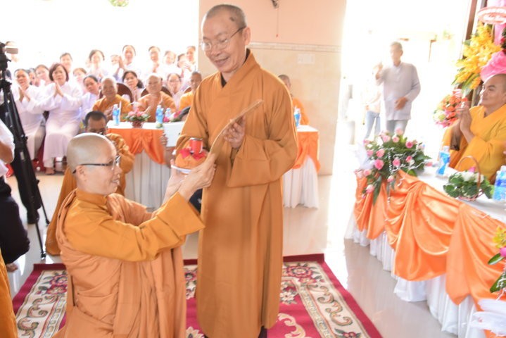tinh xa.jpg